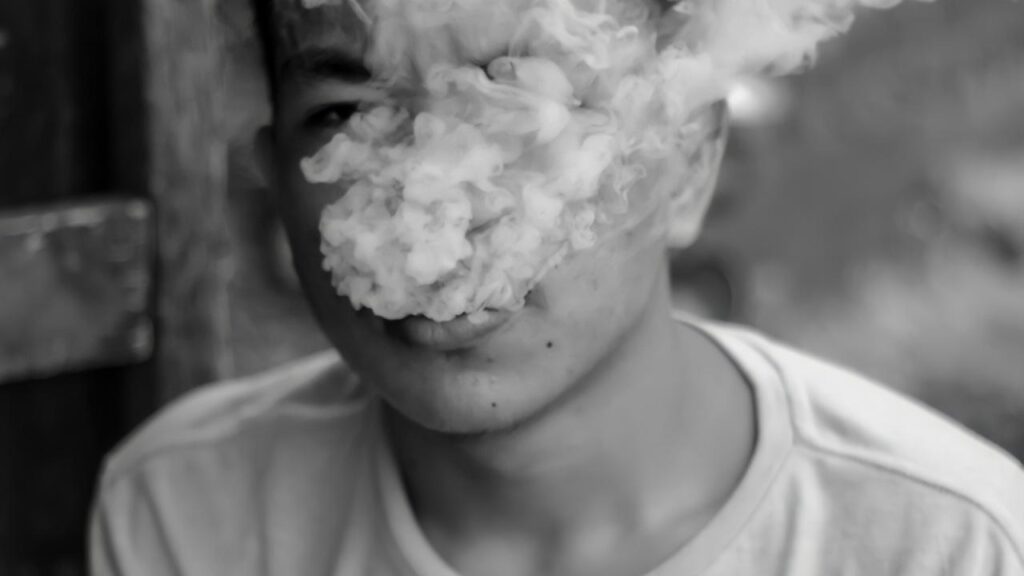 jeune qui fume